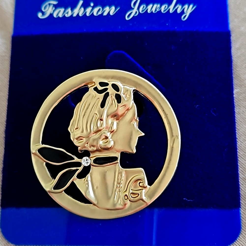 Gold fashion women brooch 🏵